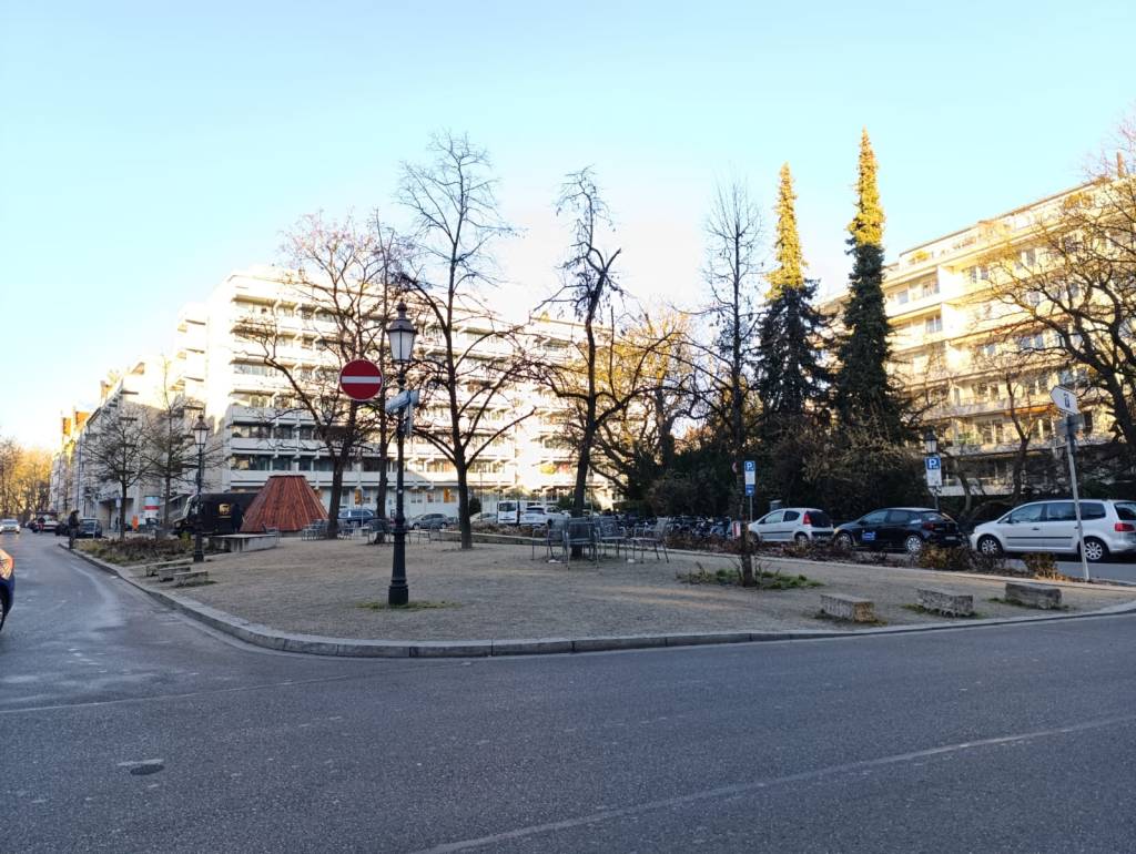 Artur-Kutscher-Brunnen, Artur-Kutscher-Platz, Schwabing; Foto: Magdalena Böhl (Dezember 2025)