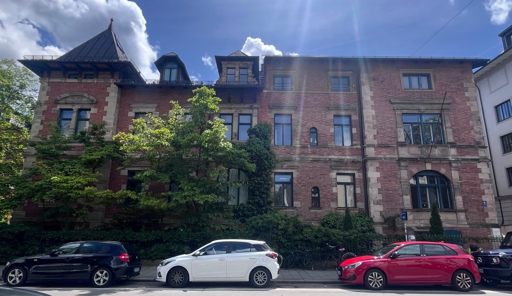 Die Gebäude der Georgenstraße 9 und 11 in der Münchner Maxvorstadt. Foto: Benedict D'Costa.